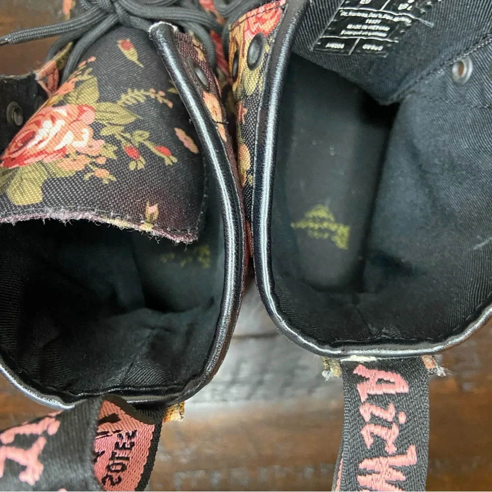 Dr. Martens Victorian Flowers Floral Canvas Boots Docs 11821 Black Pink Size 9 - Picture 8 of 11